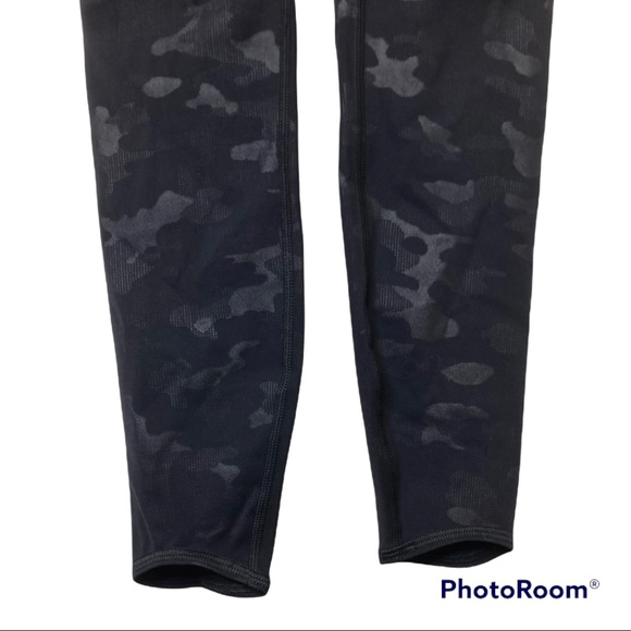All in Motion™‎ Women's Premium Elongate Ultra High-Rise Black Camo - Picture 3 of 9